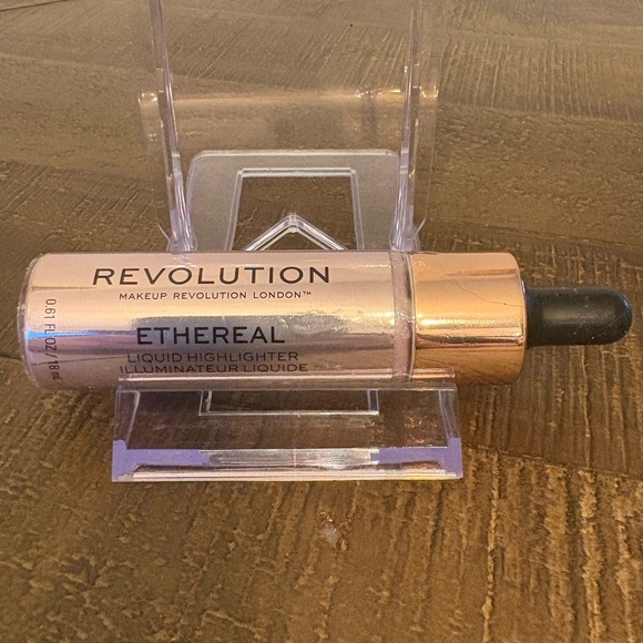 Liquido Other - Revolution Ethereal Liquid Highlighter in Shimmer